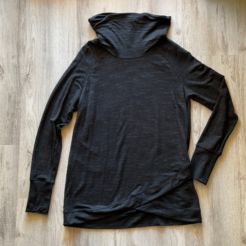 Black and grey leisure ware long sleeve shirt